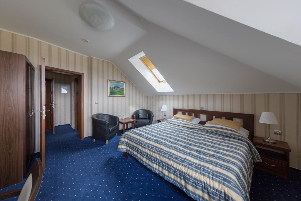 Hotel Krušnohorský Dvůr Cínovec Exteriér fotografie